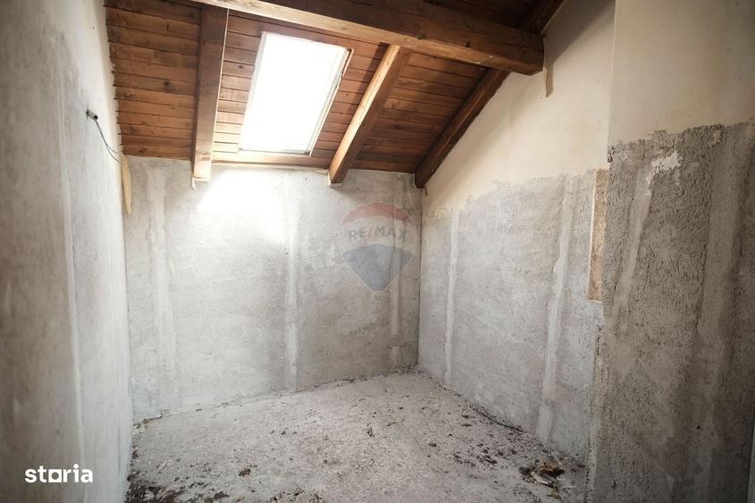 Casă cu 4 camere cu Teren 1674 Mp în Frătăuții Vechi