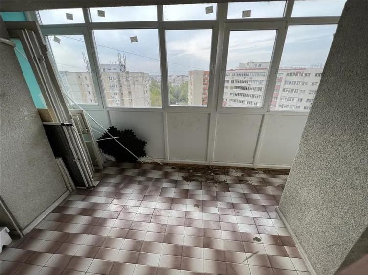 Apartament cu 4 camere decomandat în Berceni