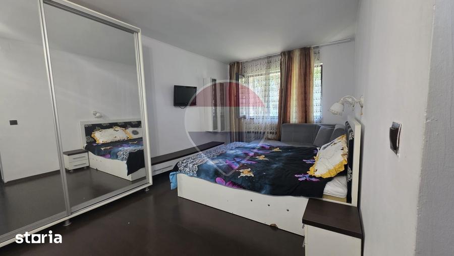 Apartament cu 3 camere decomandat, mobilat în Podu Roș