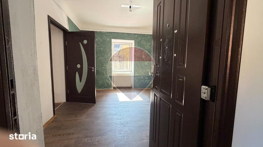 Spa?iu pentru birouri in Pia?a Sfatului | 65 mp | Etaj 1 - 16