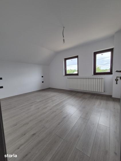 Casă cu 5 camere cu Teren 540 Mp în Măgura