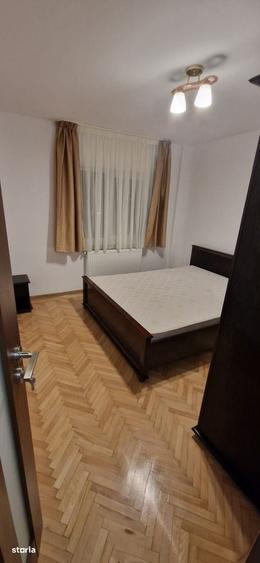 Apartament cu 3 camere decomandat în Eremia