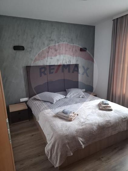 Apartament cu 3 camere decomandat, mobilat în Central