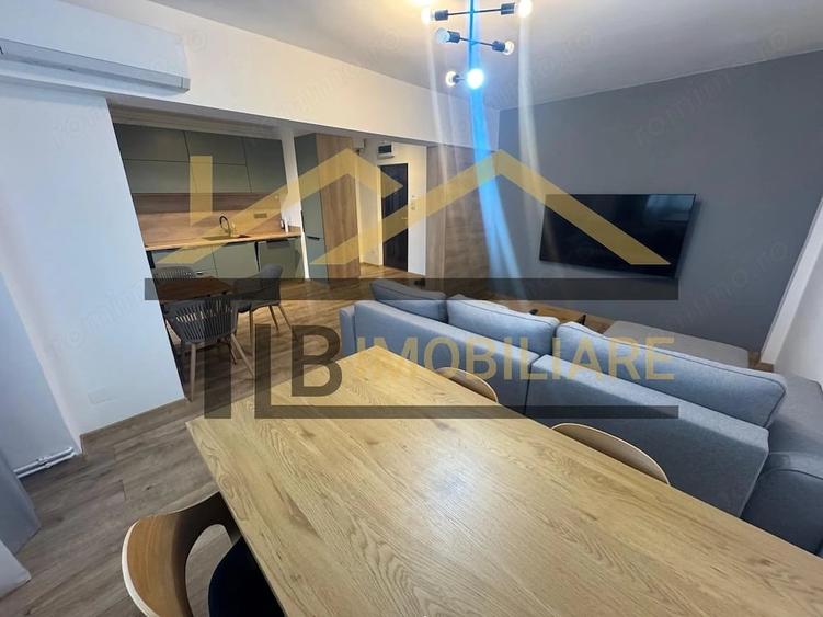 Apartament cu 3 camere semidecomandat în Pandurilor