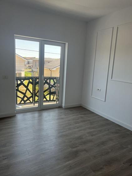 Duplex cu 5 camere cu Canalizare în Ghiroda