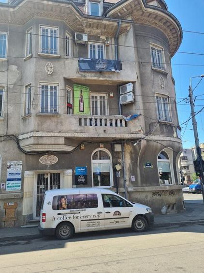 Casă individuală cu 15 camere cu Canalizare în Foișorul de Foc