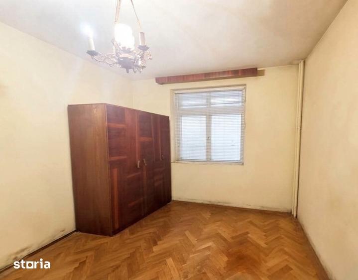 Apartament cu 3 camere decomandat în Tractorul