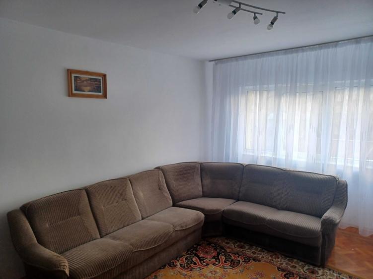 Apartament cu 3 camere decomandat în Sfântu Ilie