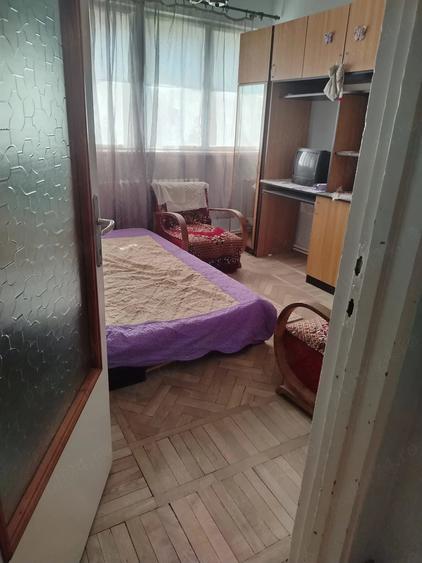 Apartament cu 3 camere semidecomandat în Gării