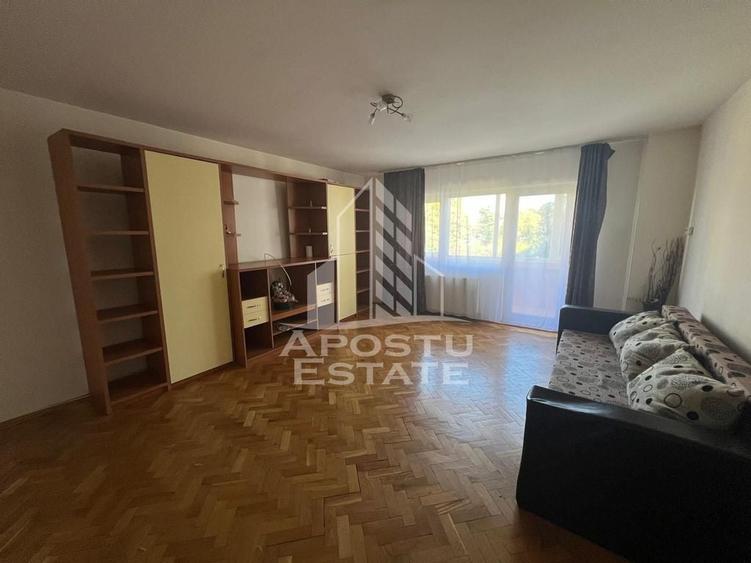 Apartament cu 3 camere decomandat, mobilat în Girocului