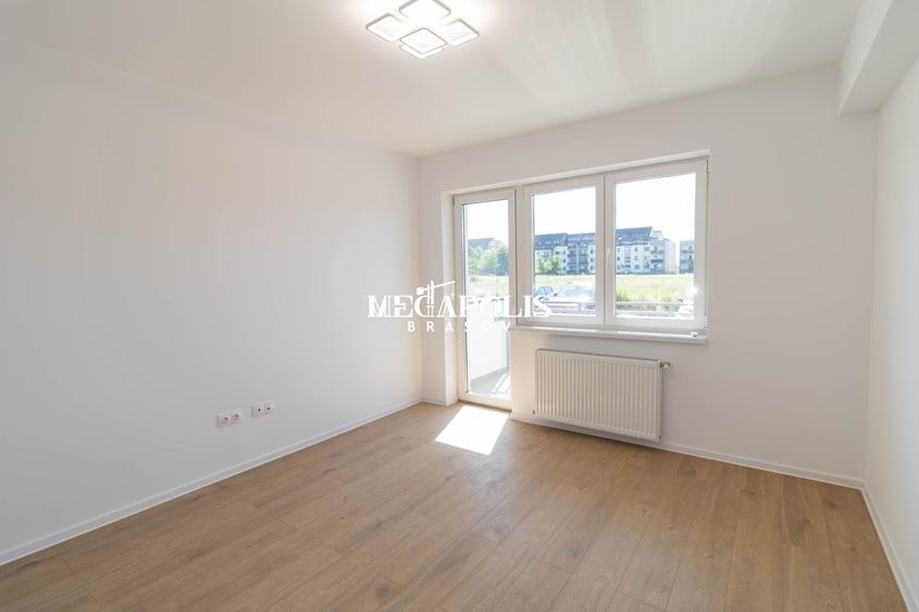 Apartament cu 3 camere decomandat în Tractorul