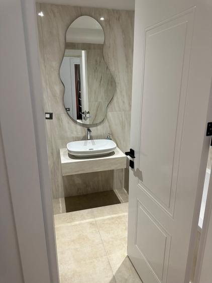 Apartament cu 3 camere semidecomandat, mobilat în Pipera
