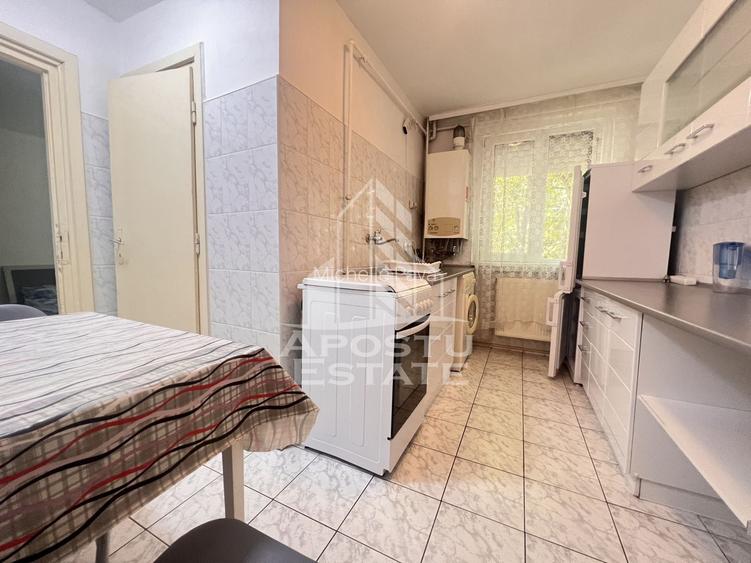 Apartament cu 2 camere, etajul 1, balcon, loc de parcare, zona central