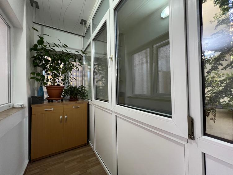 Apartament cu 2 camere semidecomandat în P-ța Victoriei