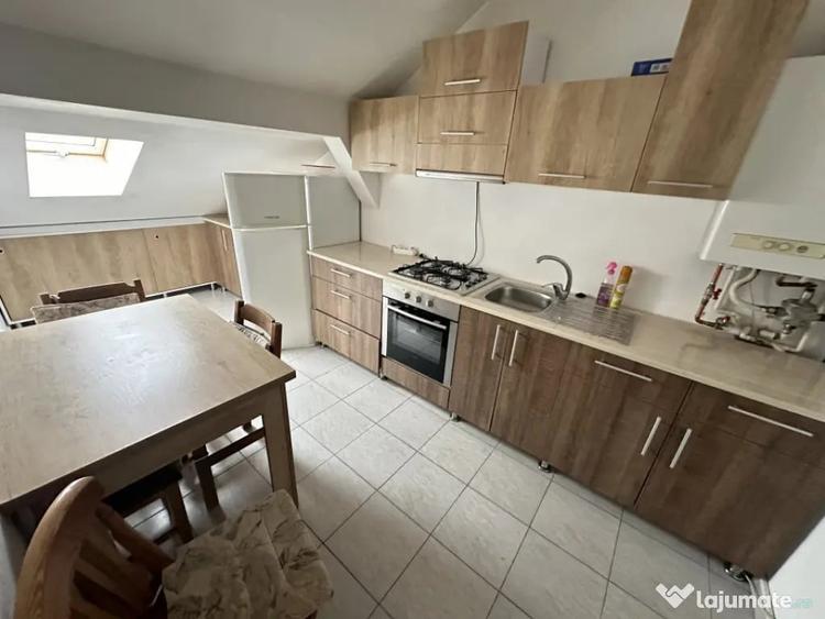 Apartament cu 3 camere semidecomandat în Tilișca
