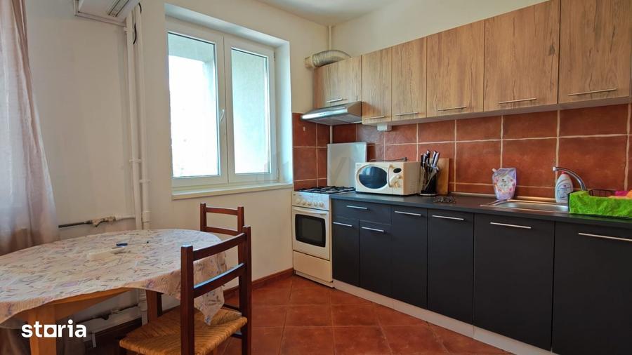 Apartament cu 3 camere în Drumul Taberei