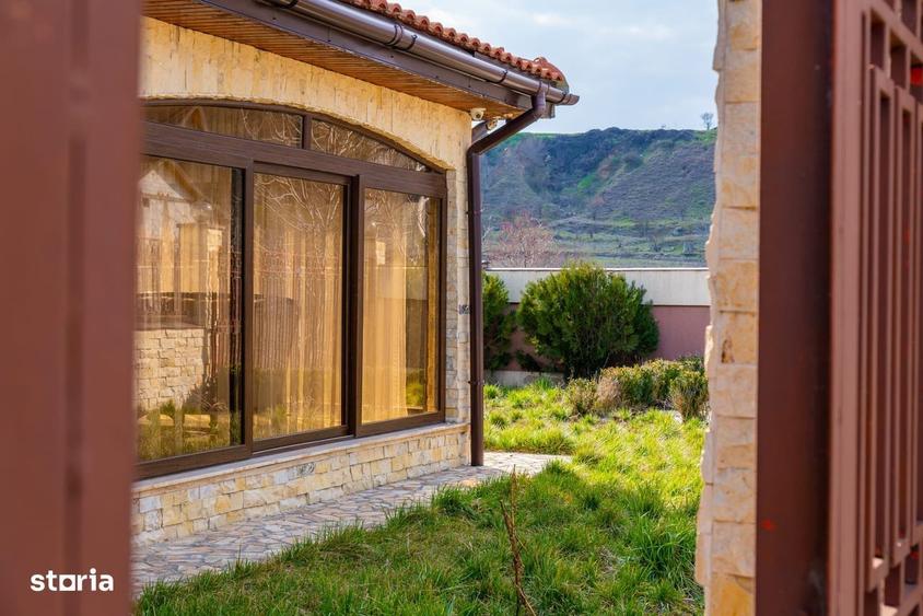 Casă cu 4 camere decomandat cu Teren 500 Mp în Valu lui Traian