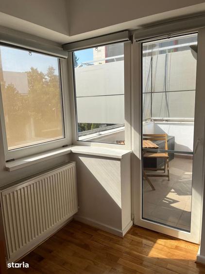 Apartament cu 3 camere semidecomandat în Aviatorilor