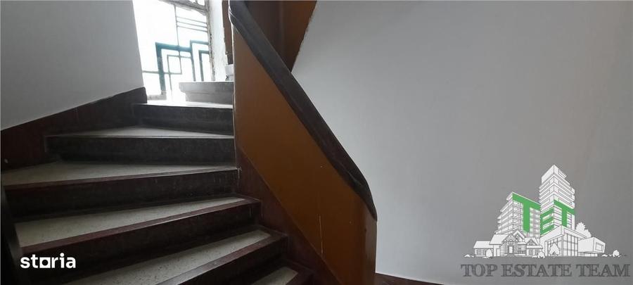 Apartament cu 4 camere decomandat în Victoriei