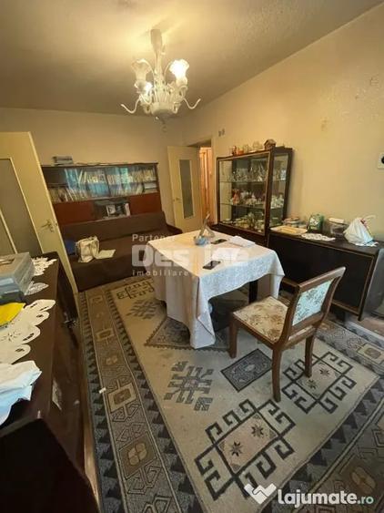 Apartament cu 3 camere semidecomandat în Giulești