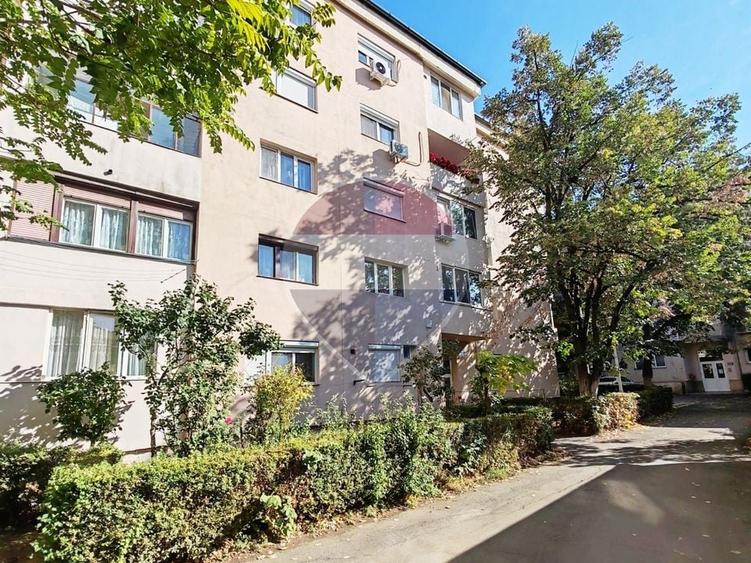 Apartament cu 3 camere semidecomandat, mobilat în Rogerius
