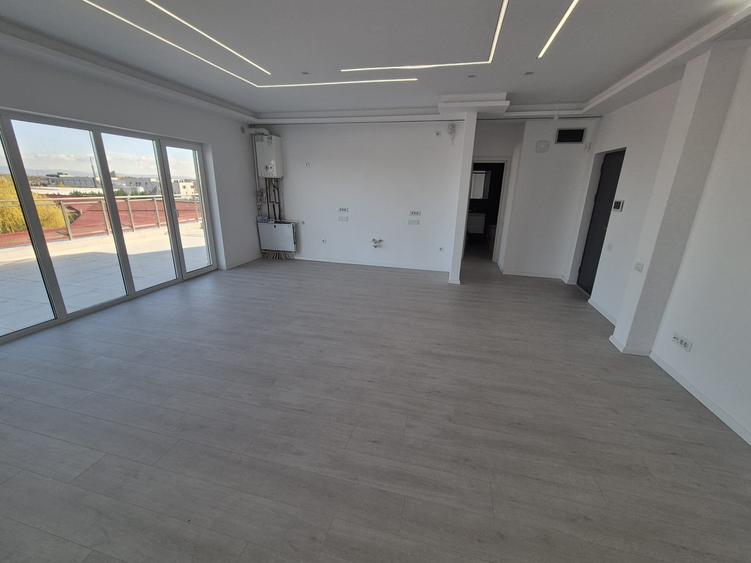 Penthouse cu 4 camere decomandat în Vladimirescu