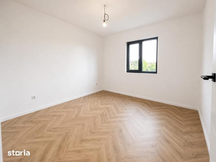 Casă cu 5 camere cu Teren 460 Mp în Domnești