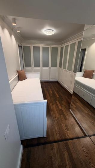 Apartament cu 3 camere semidecomandat, mobilat în Decebal