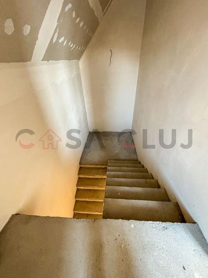 Duplex cu 4 camere cu Canalizare în Dâmbul Rotund