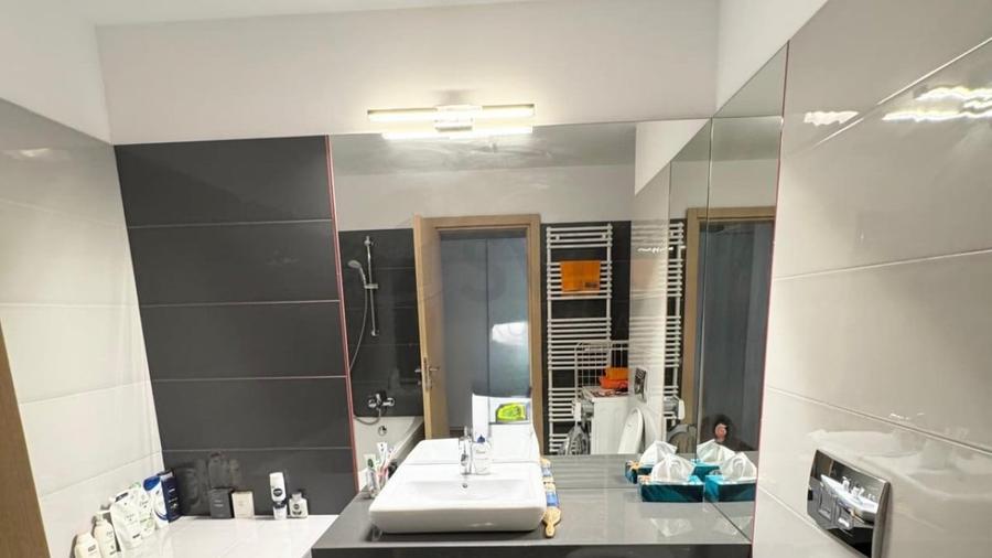 Apartament cu 3 camere decomandat, mobilat în Barbu Văcărescu