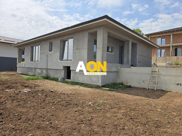 Casă individuală cu 4 camere cu Canalizare în Cetate