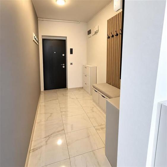 Apartament cu 2 camere decomandat, mobilat în Tractorul