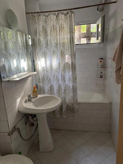 Apartament cu 2 camere semidecomandat, mobilat în Sud