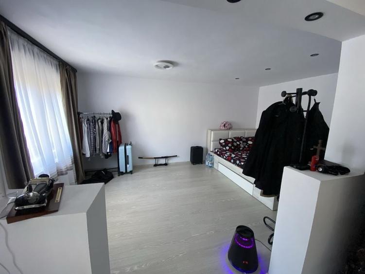 Casă cu 4 camere în Fânațe