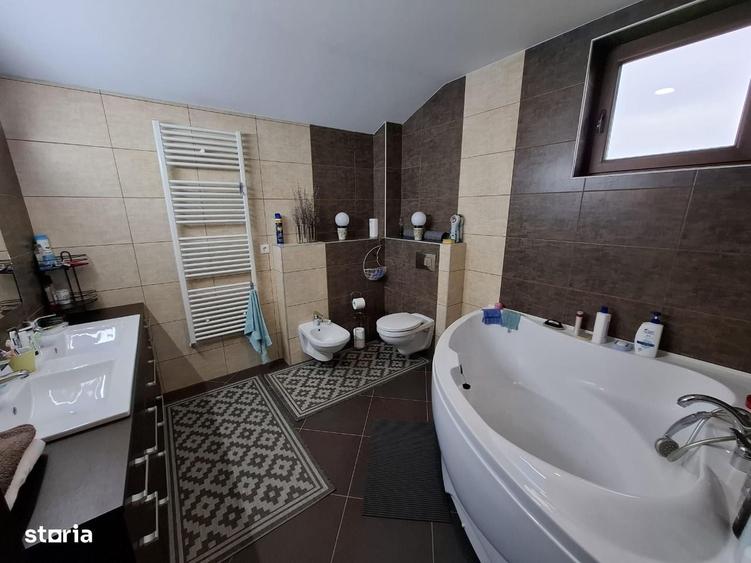 Casă cu 4 camere în Hideaga