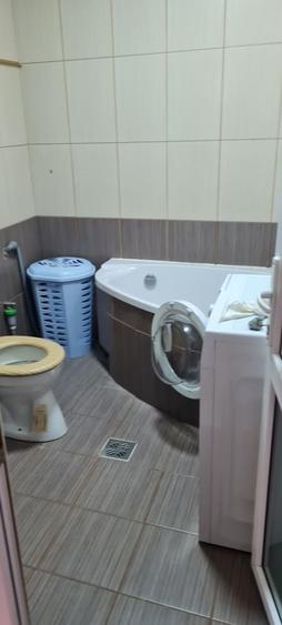Apartament cu 3 camere decomandat în Grădiște