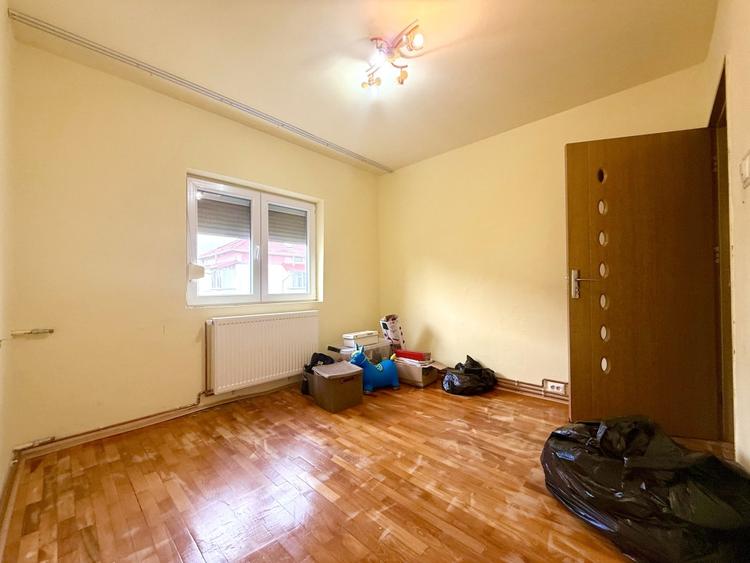 Apartament cu 3 camere decomandat, mobilat în Aradului