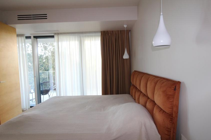 Apartament cu 2 camere semidecomandat, mobilat în Olimp