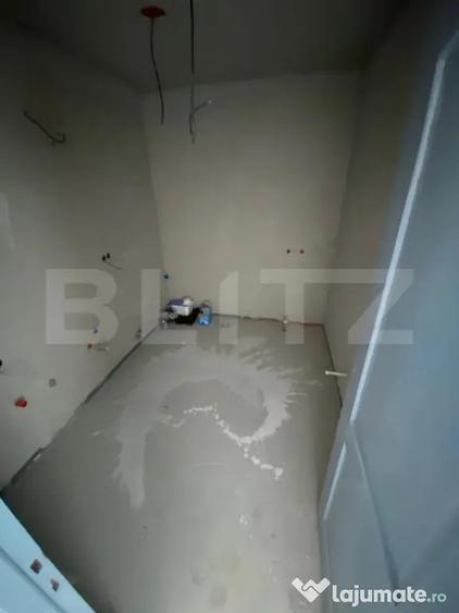 Apartament cu 5 camere decomandat, mobilat în Decebal