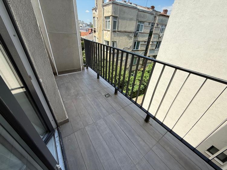 Garsonieră decomandată în P-ța Unirii