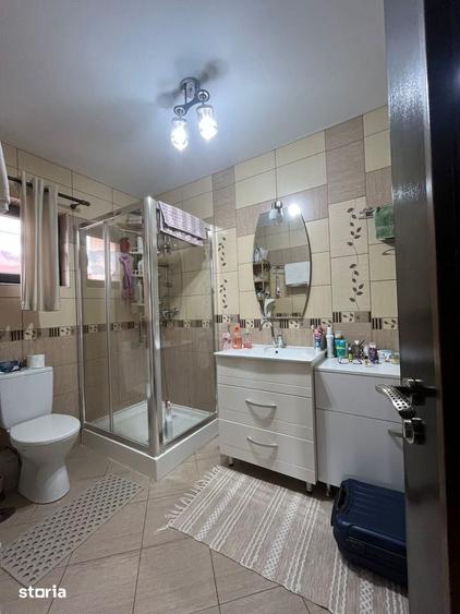 Casă cu 5 camere cu Teren 250 Mp în Berceni