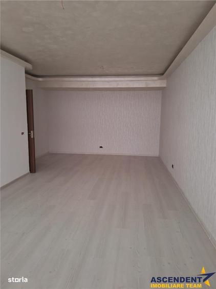Apartament cu 2 camere decomandat în Tractorul