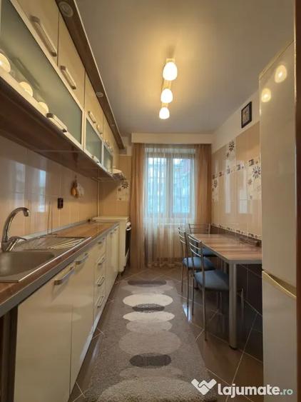 Apartament cu 3 camere decomandat în Central