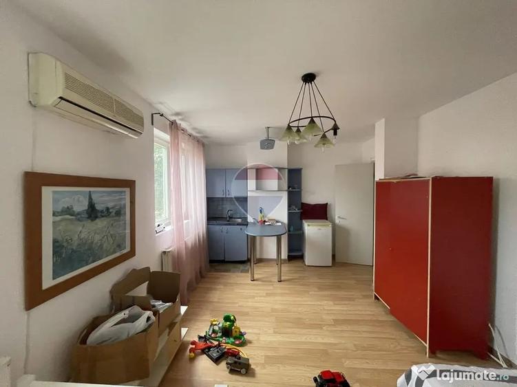 Casă cu 5 camere cu Teren 373 Mp în Jiului