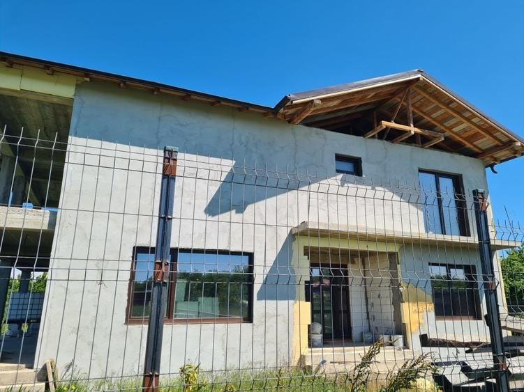 Casă cu 4 camere în Balotești
