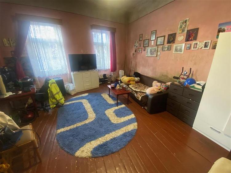Casă cu 3 camere cu Teren 242 Mp în Central