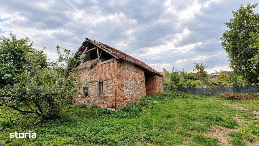 Casă cu 4 camere cu Teren 2385 Mp în Central
