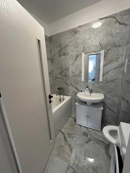 Apartament cu 2 camere decomandat în Roșu