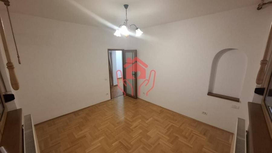 Apartament cu 6 camere semidecomandat, mobilat în Gara de Nord