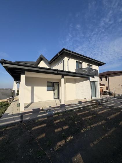Casă cu 3 camere în Valea Adâncă